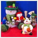N - LOT OF HOLIDAY DECORATIONS (N136)
