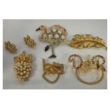 Q - LOT OF COSTUME JEWELRY BROOCHES (W48)