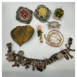 Q - MIXED LOT OF VINTAGE COSTUME JEWELRY (W66)