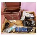Q - LOT OF VINTAGE CAMERAS & ACCESSORIES (L103)