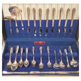 Q - NATIONAL SILVER CO FLATWARE SET (W95)