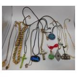 Q - MIXED LOT OF STERLING SILVER JEWELRY (W70)
