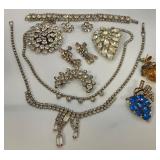 Q - MIXED LOT OF COSTUME JEWELRY (W40)