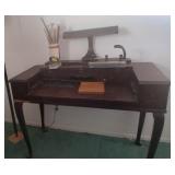 Q - WRITING DESK WITH CONTENTS (N1)