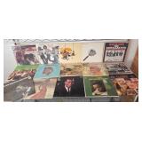 Q - MIXED LOT OF VINYL RECORDS (B12)