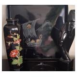 S2 - BLACK LACQUERWARE VASE & TRAY (L51)