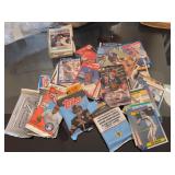 S2 - LOT OF BASEBALL & FOOTBALL COLLECTIBLE CARDS