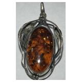 A LARGE STERLING SILVER AMBER PENDANT 17.60GRS