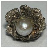 STERLING SILVER PEARL RING 7.10GRS