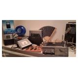 N1 - VARIETY OF VINTAGE & COLLECTIBLE ITEMS (M21)