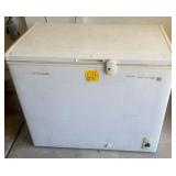N1 - WHITE RESIDENTIAL CHEST FREEZER (G64)