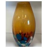 11 - VINTAGE ART GLASS VASE (B218)