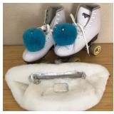 J3 - ROLLER SKATES & HAND-WARMING MUFF (L225)