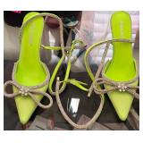J3 - PAIR OF WOMEN