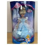 J3 - DISNEY CINDERELLA PORCELAIN DOLL (L69)
