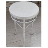 J2 - VINTAGE-STYLE ROUND SIDE TABLE/ STAND (M47)