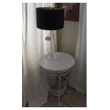 J2 - SIDE TABLE, TABLELAMP & FRAMED ART (R46)