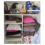 J2 - ACCENT PILLOWS, COLLECTIBLES & MORE (G2)