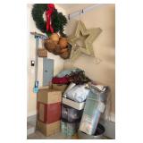 N2 - CHRISTMAS DECORATIONS, GIFT WRAP, BASKETS