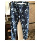 N2 - PAIR OF WOMEN