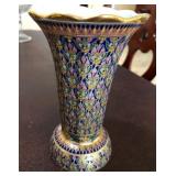 S2 - VINTAGE PORCELAIN VASE (L44)