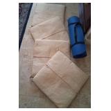 S2 - SET OF FOUR CUSHIONS, YOGA MAT (L146)