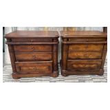 513 - PAIR OF MATCHING NIGHTSTANDS (U25)