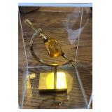 S1 - AMBER IN CALIPER-STYLE DISPLAY (K137)