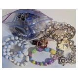 S1 - MIXED LOT OF COSTUME JEWELRY (B5)