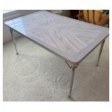 J1 - VINTAGE MCM KITCHEN TABLE (D40)