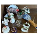 J1 - MIXED LOT OF COLLECTIBLES (D55)