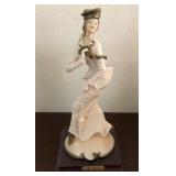 J1 - GIUSEPPE ARMANI CAPODIMONTE FIGURINE (L34)