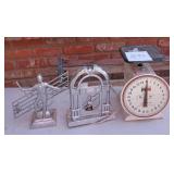 M - VINTAGE UTILITY SCALE & TWO NIGHT LIGHTS (G92)