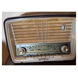 M -  VINTAGE KORTING RADIO (E9)