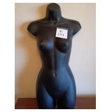 M - FEMALE TORSO MANNEQUIN (N141)