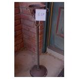 M - VINTAGE WROUGHT IRON PLANT STAND (G59)