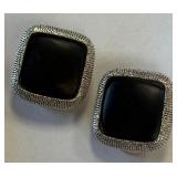 443 - PAIR OF OSCAR DE LA RENTA EARRINGS (d21)