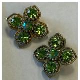 443 - PAIR OF VINTAGE EARRINGS (d27)