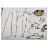 N1 - MIXED LOT OF COSTUME JEWELRY (J135)