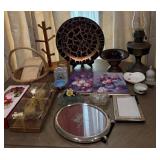 N4 - MIXED LOT OF COLLECTIBLES (D55)