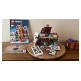 J1 -LEGO CREATOR SET & HARRY POTTER HOGWARTS TRUNK