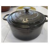 J1 - CAST IRON ENAMELED COCOTTE (K22)
