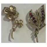 LOT OF TWO VINTAGE BROOCHES