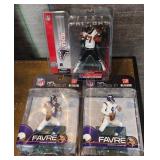 R - MICHAEL WICK & BRETT FAVRE ACTION FIGURES (L55