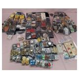 U - MIXED LOT OF COLLECTIBLE BUTTONS (P419)
