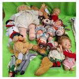 U - MIXED LOT OF COLLECTIBLE DOLLS (A223)