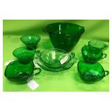 U - MIXED LOT VINTAGE COLLECTIBLE GREEN GLASS (A2)