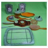U - MIXED LOT OF VINTAGE COLLECTIBLES (P465)