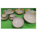 U - 22 PIECES FRANCISCAN DISHWARE (P526)