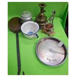 U - MIXED LOT OF VINTAGE COLLECTIBLES (P517)